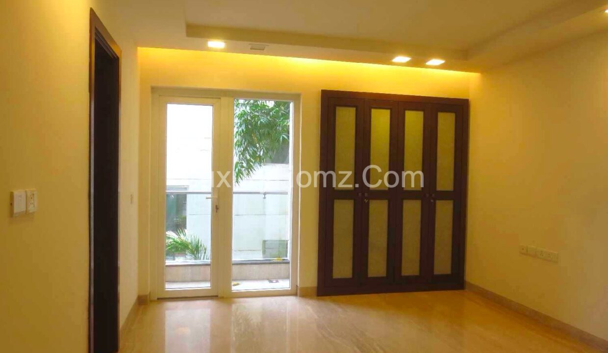 4-BHK-First-Floor-Resale-West-End-Colony-Delhi