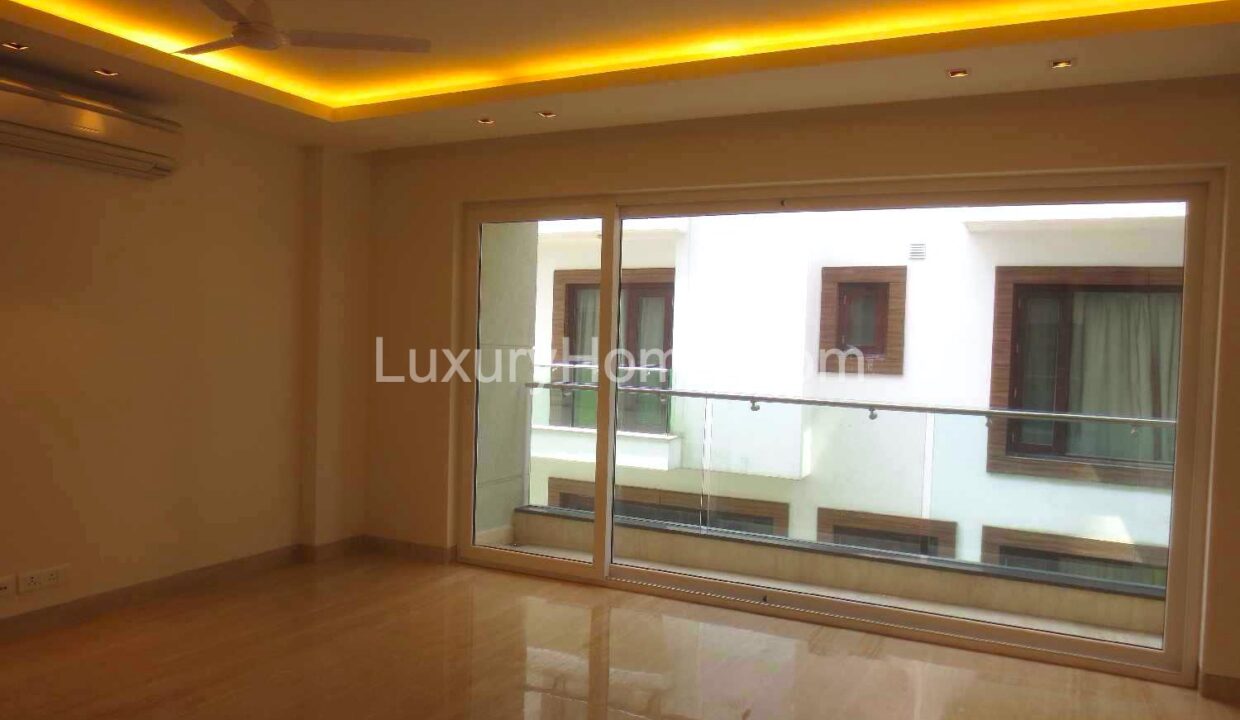 4-BHK-First-Floor-Resale-West-End-Colony-Delhi