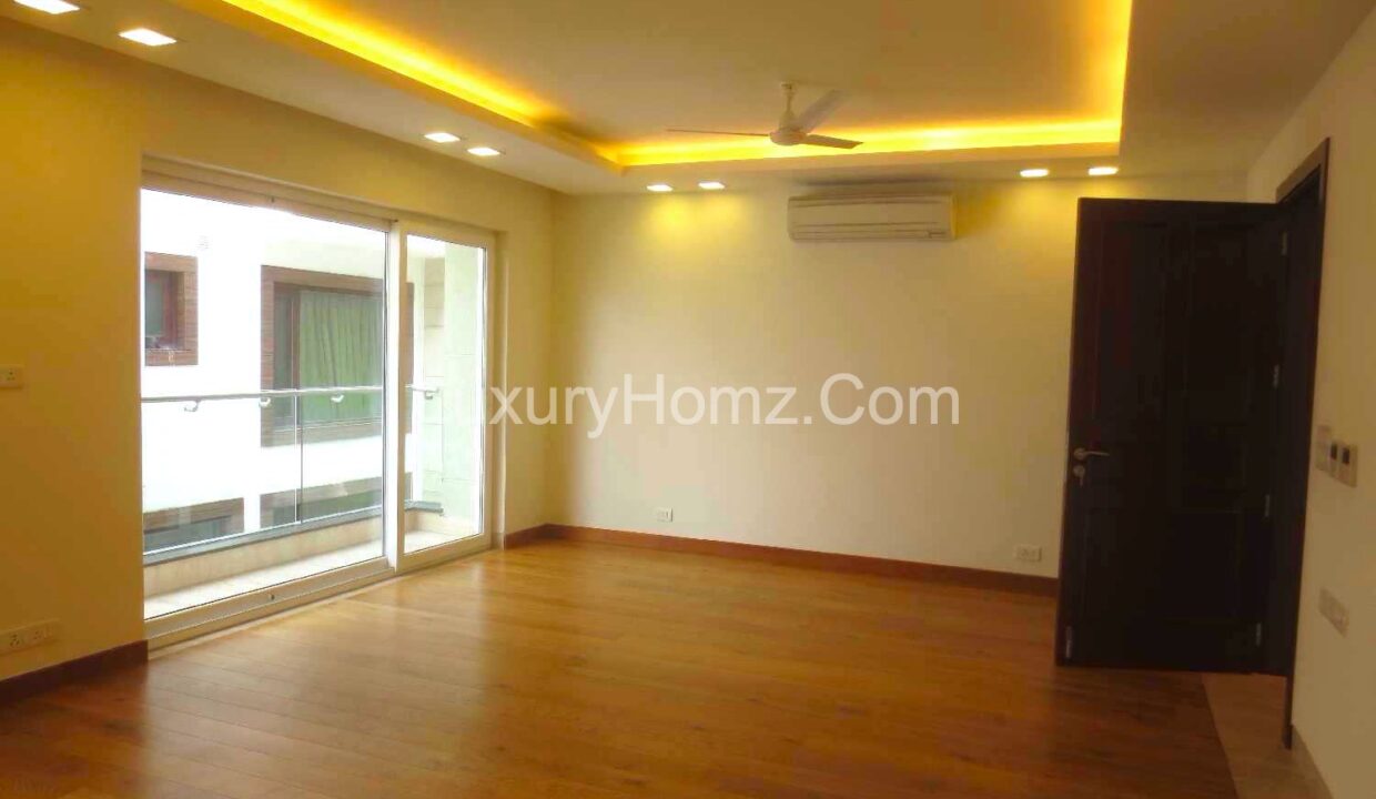 4-BHK-First-Floor-Resale-West-End-Colony-Delhi