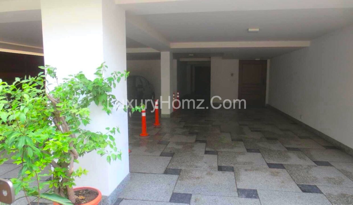 4-BHK-First-Floor-Resale-West-End-Colony-Delhi