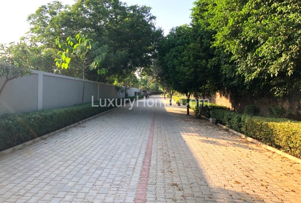Vasant Kunj Farms 1 Acre 5 Acres Farm House Land For Sale at Green
