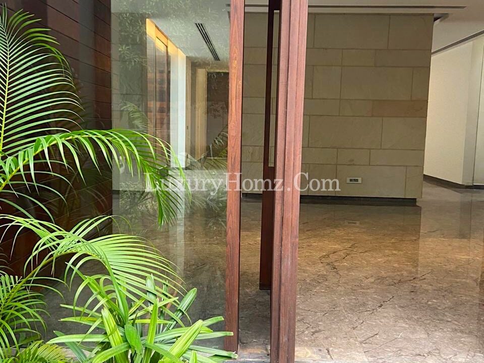 Luxury-Farm-House-For-Sale-Ansal-Villas-Sat-Bari-New-Delhi