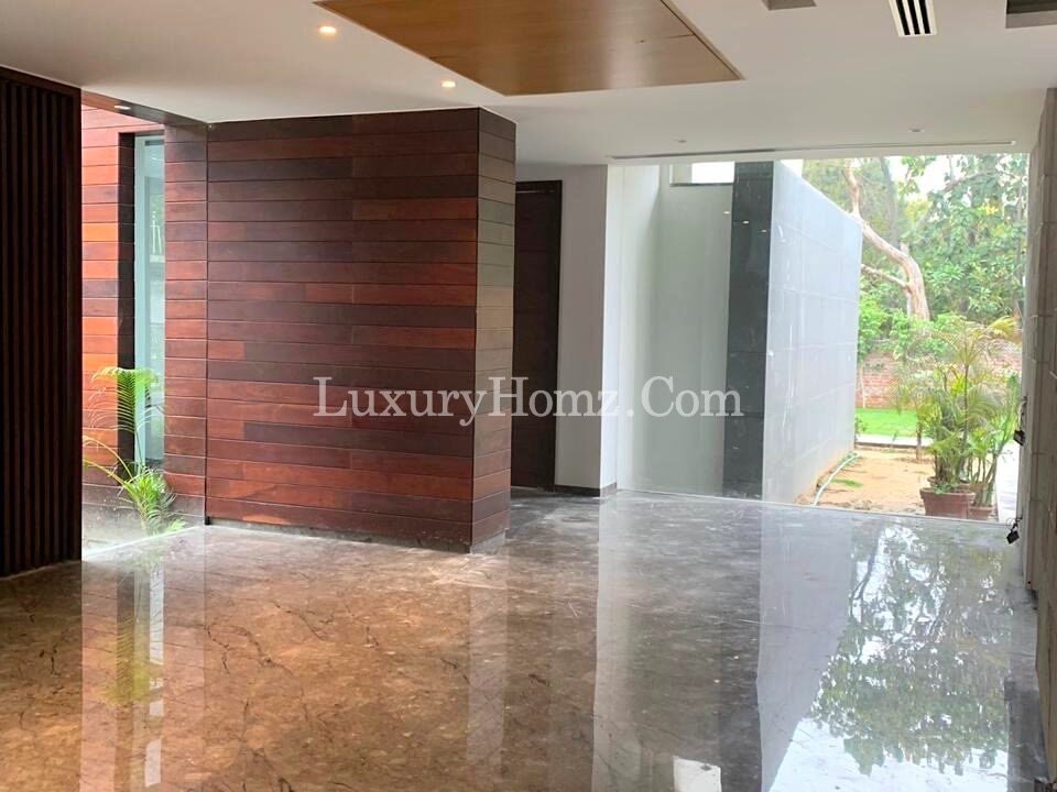Luxury-Farm-House-For-Sale-Ansal-Villas-Sat-Bari-New-Delhi